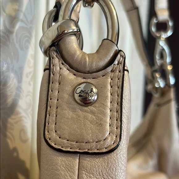 Coach Metallic Tan Shoulder Bag See Slight Callouts In Photos - Picture 5 of 14